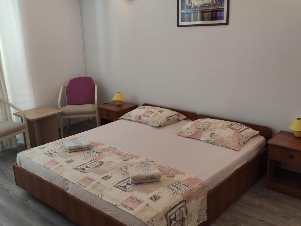 Apartments Ivo Makarska Bagian luar foto